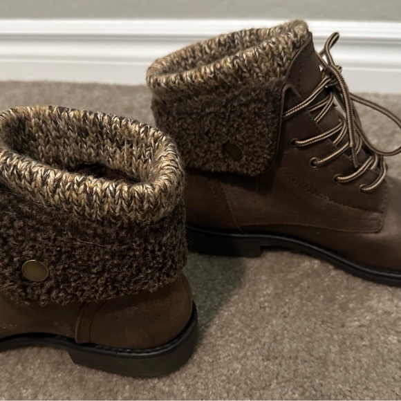 Cliffs by White Mountain Duena Lace Up Ankle Boots for Women, Size 9M - Picture 5 of 6